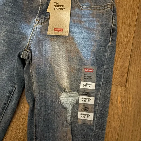 Levi's Blue Skinny Jeans with Tapered Fit - Picture 2 of 4